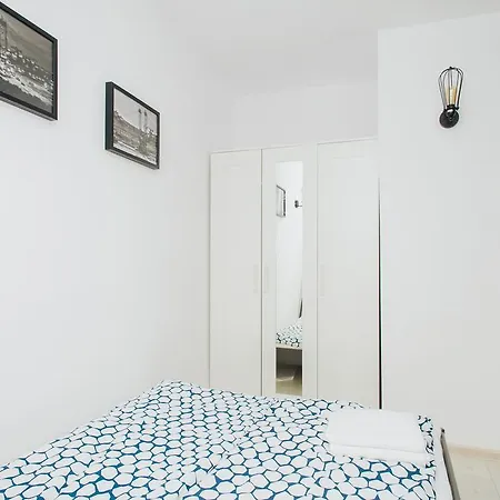 Shortstaypoland Pereca Apartman *
